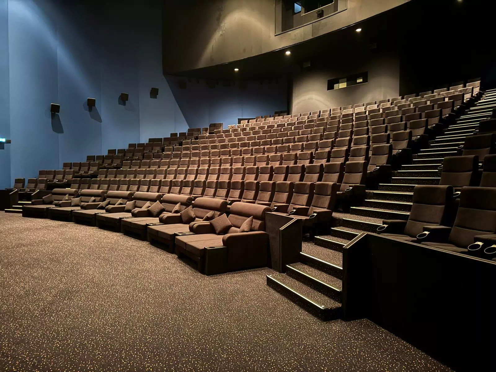 Custom cinema seating for luxury theaters Image